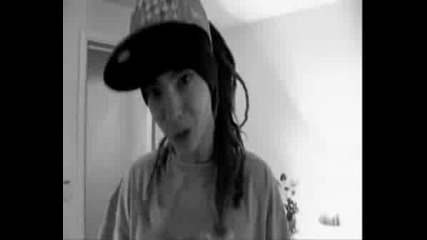 Bill, Kiss The Girl