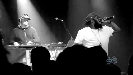 Freeway & Jake One - She Makes Me Feel Alright ( Live ) 