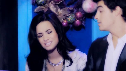 Коледното настроение идва с дует на Demi Lovato ft. Joe Jonas - Sing My Song For You