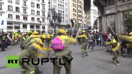 Spain: Forest firefighters march to Madrid from Valladolid to demand better working conditions