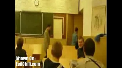 Ученик пребива учителя си 