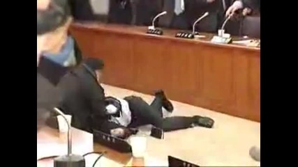 Бой между политици - истинска нинджа