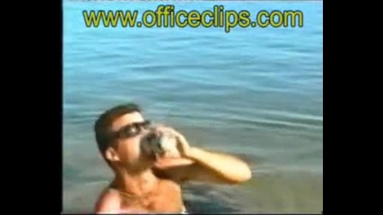 Рак щипе на неподходящо място