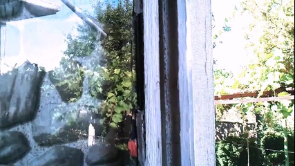 Момче събаря къщата си на село с клипче на Nisanz :d
