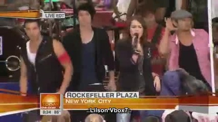 Miley Cyrus - Party In The Usa Live
