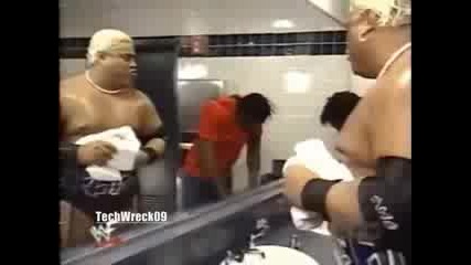 Rikishi и Booker T в тоалетната
