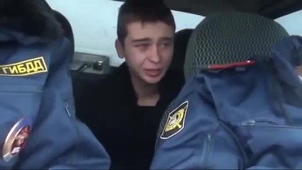 Емоционална изповед на 16 годишен пред пътни полицаи в Русия | Купете ми кола!