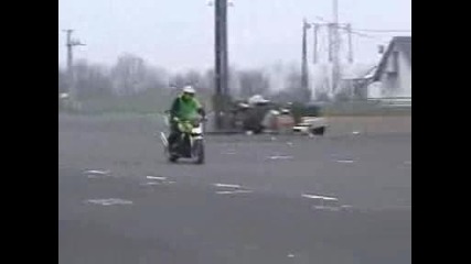Kawazaki Z 1000 Stunts