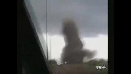 Торнадо Заснето От Любителска Камера