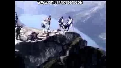 Супер Яки Скокове С Парашут (fun)