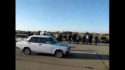 Zaezd Vaz 2105 Vs Vaz 2109.avi 