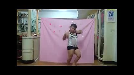 Секси танц от малко азиатче :) 