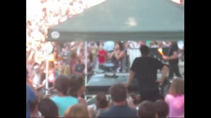 Selena Gomez Six Flags St.louis 