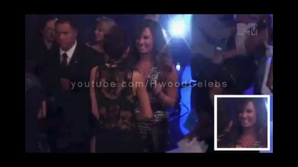 Деми & Селена се прегръщат ! mtv - 28.08.2011