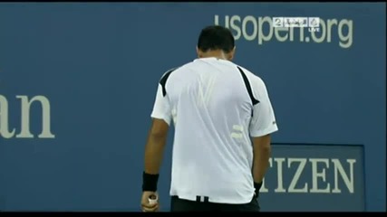 Us Open 2010 - Roger Federer прави впечетлляващ удар между краката 