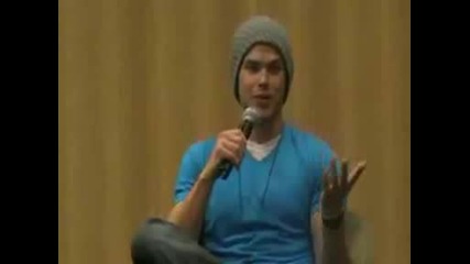 Kellan at Acciocon during the Q & A,  he talks Edward,  Rob,  and stunts