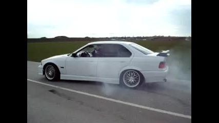bmw 316i with m42 engine burning some rubber
