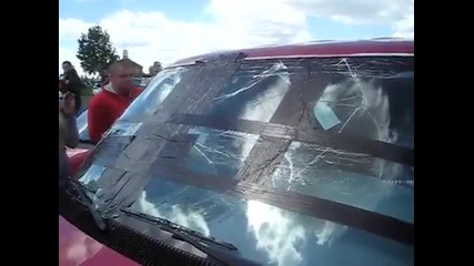 Бас Чупи Предното Стъкло