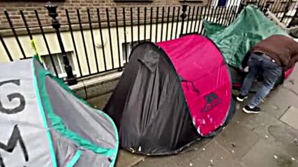 Ирландската полиция разчисти мигрантския "град от палатки" в Дъблин