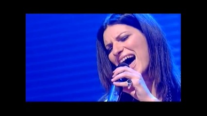 Laura Pausini ~ Resta in ascolto (video live)