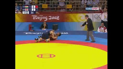 Последните шампиони от борбата в Пекин са от Русия и Грузия