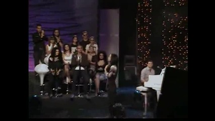 Music Idol 3 - Деница пее в публиката - Финалистката от втория сезон пее песента,  с която Веселина