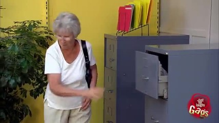 Смях ! Офис в моргата ! Скрита камера !