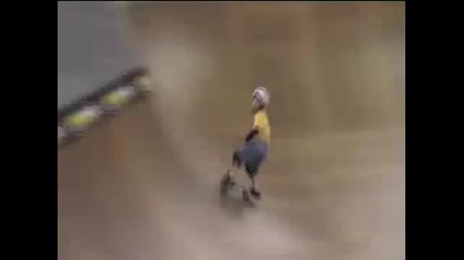 lol... Е тва дете ме skateboarding