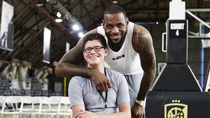 Nike зарадва момче с церебрална парализа