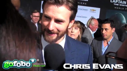 Звездата Крис Еванс дава интервю на премиерата на филма си Завръщането на Първият Отмъстител (2014)