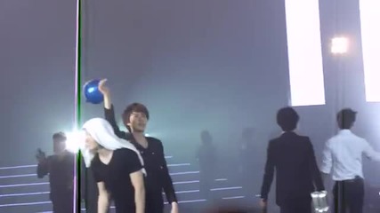 [fancam] Lovely Leeteuk saying goodbye and crying - Paris