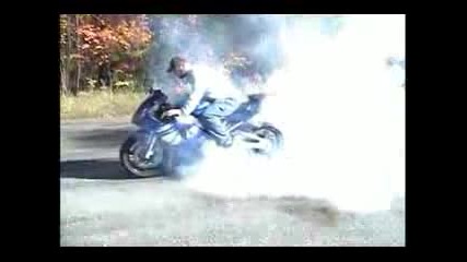 Yamaha R1 Burnout