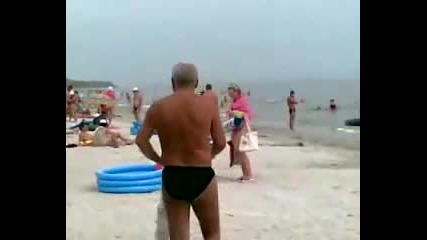 пиян руснак на плажа
