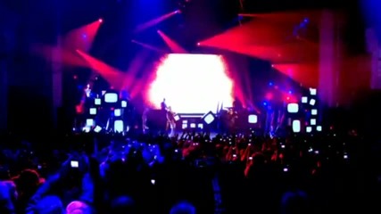 Rihanna amp Jay - Z - Run This Town * Live * 