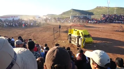 Monster камион прегазва хора на шоу