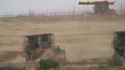 Израелски танкове унищожават посевите на фермери в Палестина 