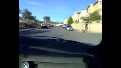 bmw haciendo rotonda