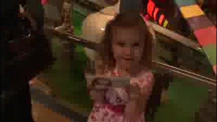 Miranda Cosgroves Sparks Fly Toys R Us Celebration 