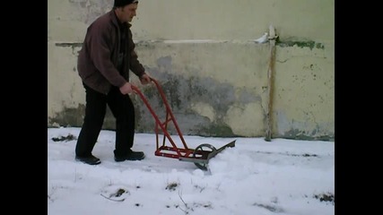 Ръчен снегорин в с. Новград 