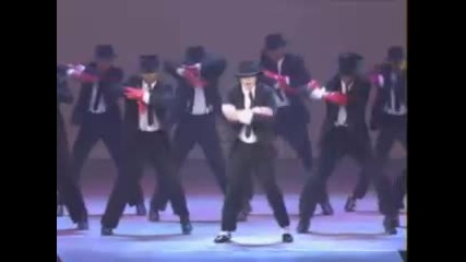 страхотен танц !!! Втори като Майкъл никога няма да има !! R.i.p. 