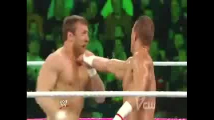 Tyson Kidd замалко да ощипе козята брадичка на Daniel Bryan