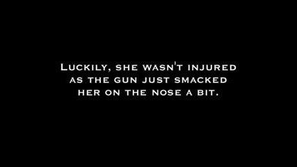 Момиче се пребива докато стреля с пистолет