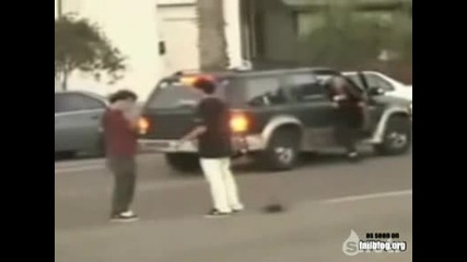 Кола блъска скейтбордист