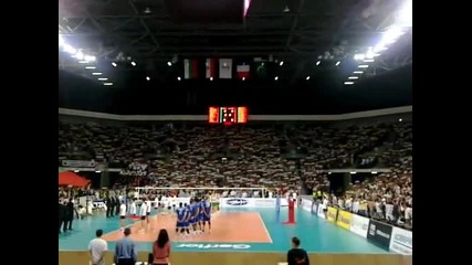 12 500 пеят националния химн в зала Арена Армеец
