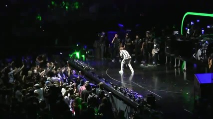 Бг Превод! Justin Bieber със страхотно изпълнение на Pray Jingle Ball 10.12.2010 Live 