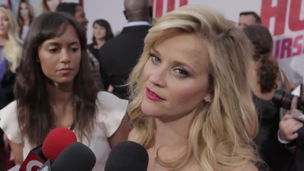 Reese Witherspoon &amp; Sofia Vergara Share a Steamy Kiss in 'Hot Pursuit'