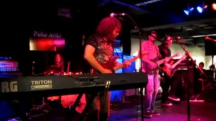 Vinnie Moore and Tony Macalpine - Check it Out (live)