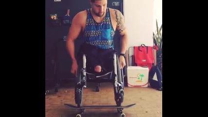 Да караш скейт с инвалидна количка :)