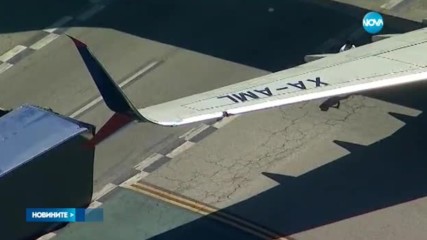 Самолет удари камион на писта в Лос Анджелис