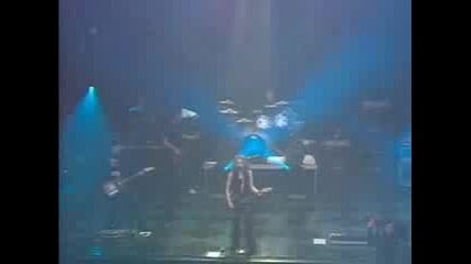 Avril Lavigne Unwanted {live}